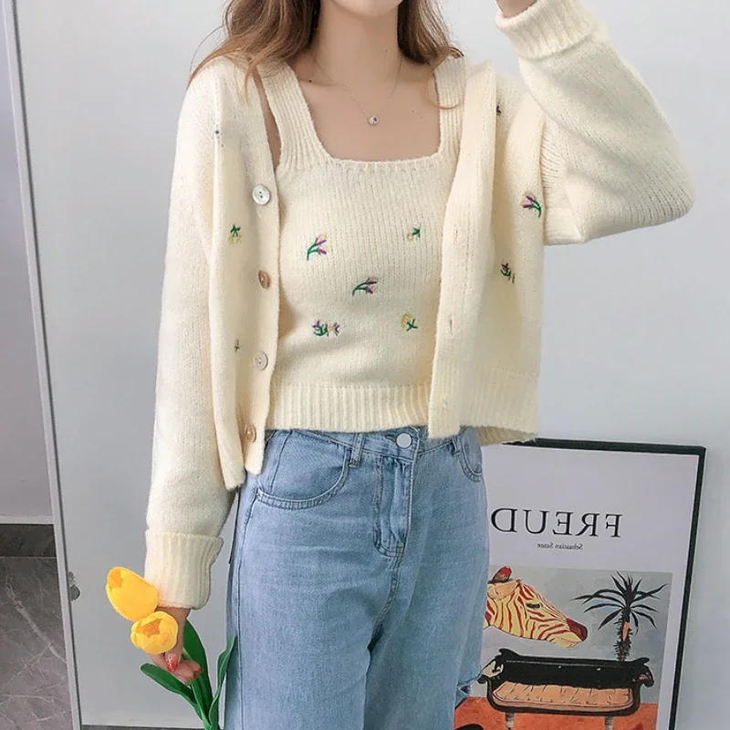 

2023 Autumn and Winter Women's Cardigan Vest Suit Elegant Embroidery Floral V-neck Sweater Long Sleeve Fashion Two-piece Suit