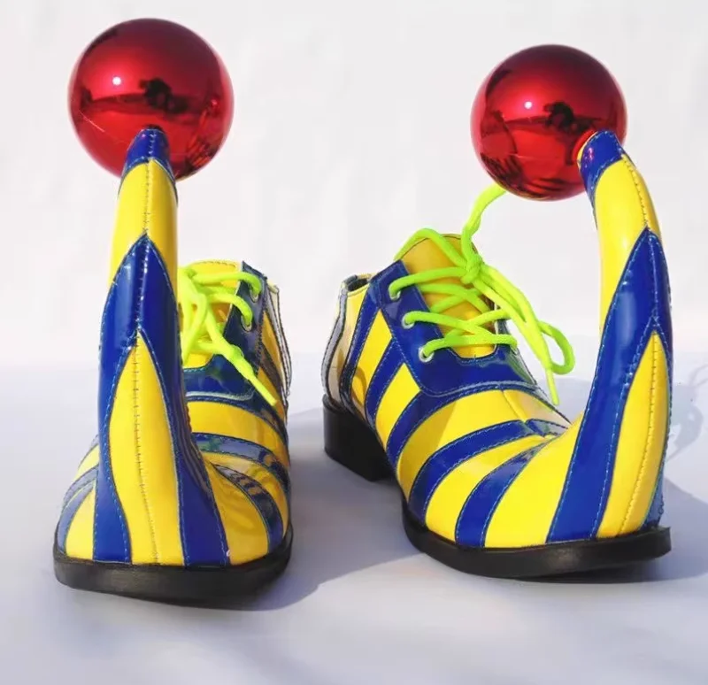 

Mexican Men's and Women's Pointed Clown Shoes Perform Magic On Stage