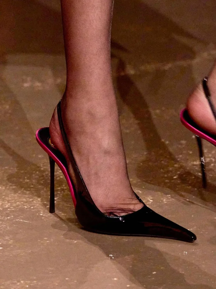 صنادل نسائية صيفية جديدة ذات كعب عالي بقصة ضيقة، عرض أزياء عصري مدبب لحفلات الزفاف 34-43 صنادل نسائية كبيرة