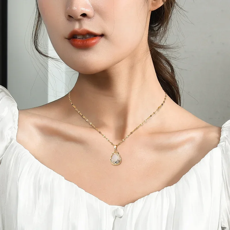 2025 Titanium steel tulip necklace, elegant collarbone chain, women's cat's eye pendant, fashionable and versatile