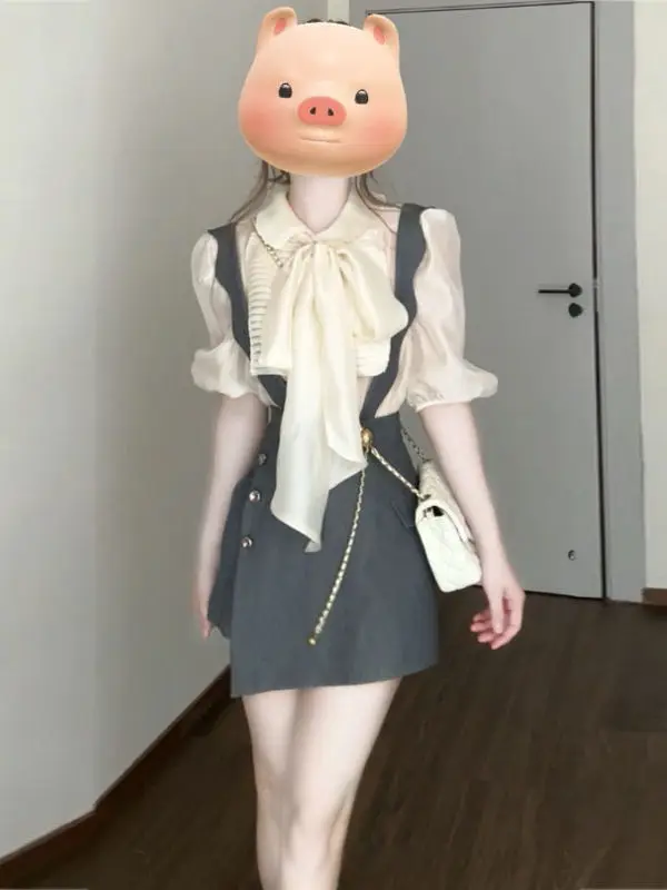 

Korean Style Unique Super Cute Shirt And Overalls Two Piece Set Whole Set Ootd Fashionable Cotton Short Sleeve V Neck Comfort...