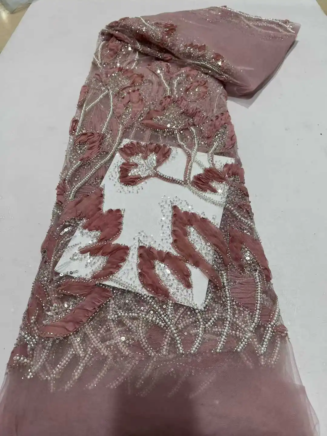 2025 رائجة البيع أحدث النيجيري الأفريقي فرنسا تول أقمشة الدانتيل مع الخرز الترتر الراقية للعروس حفل زفاف خياطة فساتين