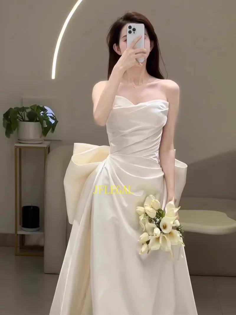 

Simple Women's Strapless White Wedding Dresses Sleeveless Backless With Big Bow Photograph Gowns Simple Korea Bridal Dress
