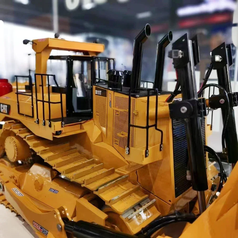 D11T Bulldozer 1/6 Heavy Hydraulic RC Bulldozer Model RTR Lighting Sound System Full Metal Crawler Mechanical Model Adult Toy