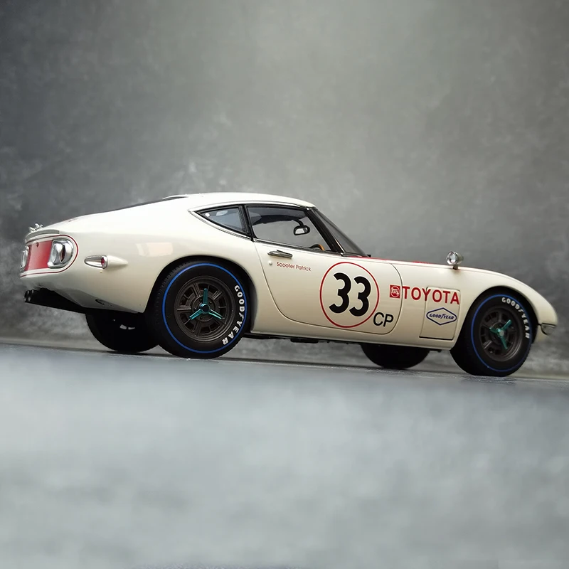 AUTOART 1:18 scale Toyota 2000GT  Race car Car model Static ornament Holiday gift Collect