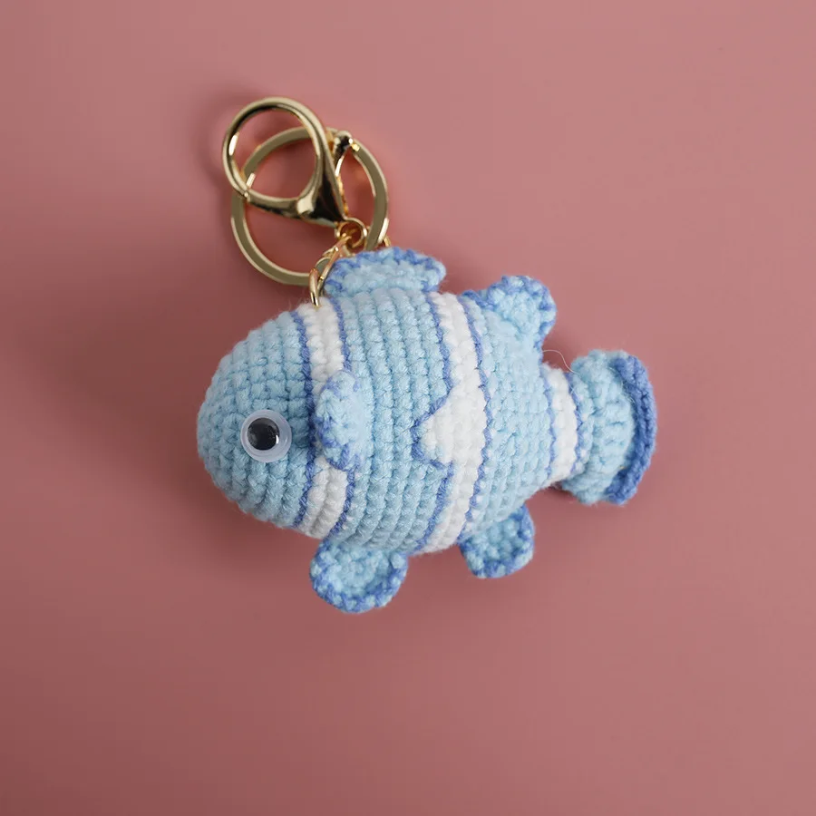 Gehäkelter Clownfisch-Anhänger, kreativer handgemachter Fisch-Schlüsselanhänger, gestrickter Mini-Goldfisch-Schlüsselanhänger, Rucksack-Deko-Geschenk – Detail 3