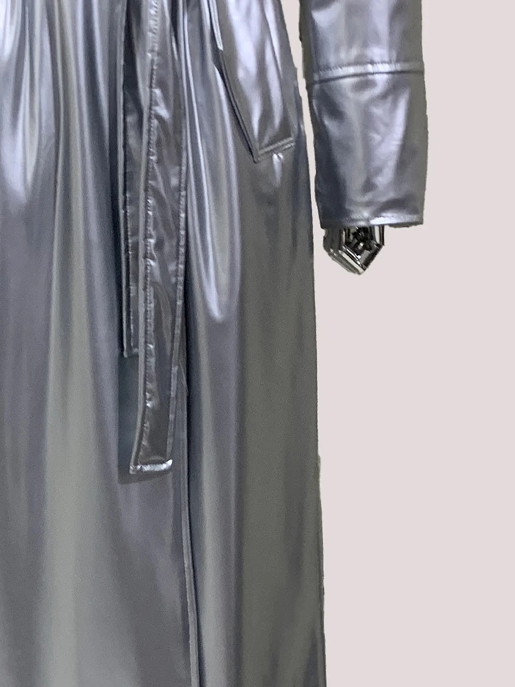 เนราซูรีฤดูใบไม้ร่วงยาวพิเศษนุ่มน้ำหนักเบาเงินหนังเทียมเทรนช์โค้ตผู้หญิงผ้าคาดเอวเสื้อผ้าดีไซเนอร์สุดหรูเสื้อคลุม