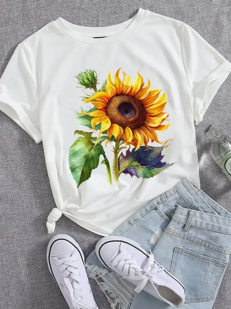 

Женская футболка с коротким рукавом, круглым вырезом и принтом