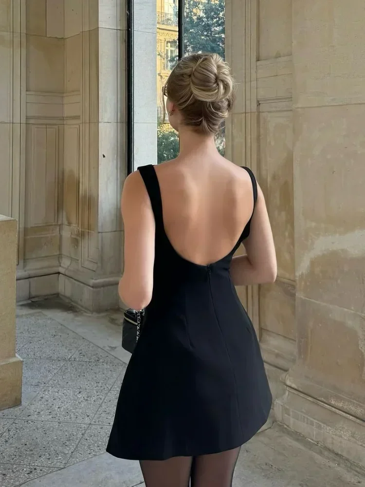 2024 Fashion Round Neck A-line Black Dress Women Elegant Sleeveless Backless Slim Hem Short Vestdios Lady Evening Party Dresses