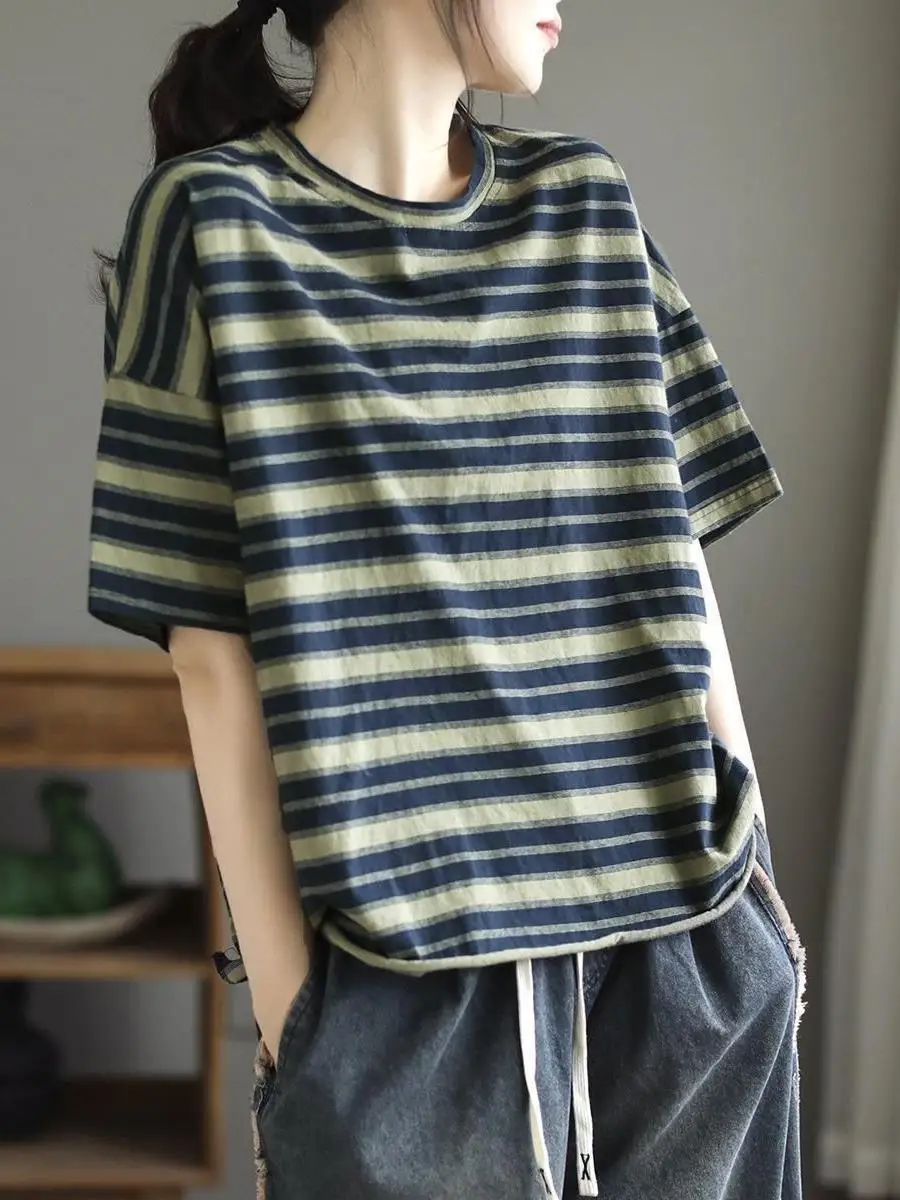 camiseta-feminina-plus-size-listrada-de-manga-curta-com-bolso-verao-2026-caimento-solto-estilo-retro-moda-que-emagrece-ta