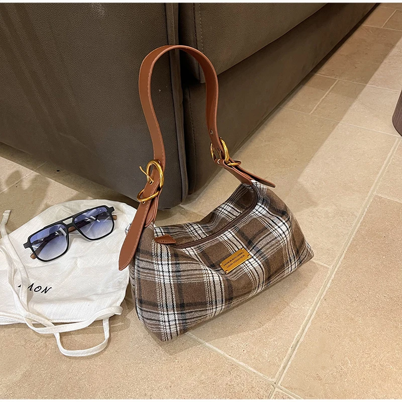 Karierte Hobo-Schultertasche, Retro-Handtasche aus kariertem Stoff, Y2k Vintage-Handtasche, Herbst-Winter-Handtasche für Damen, ideal für den täglichen Gebrauch. – Detail 12