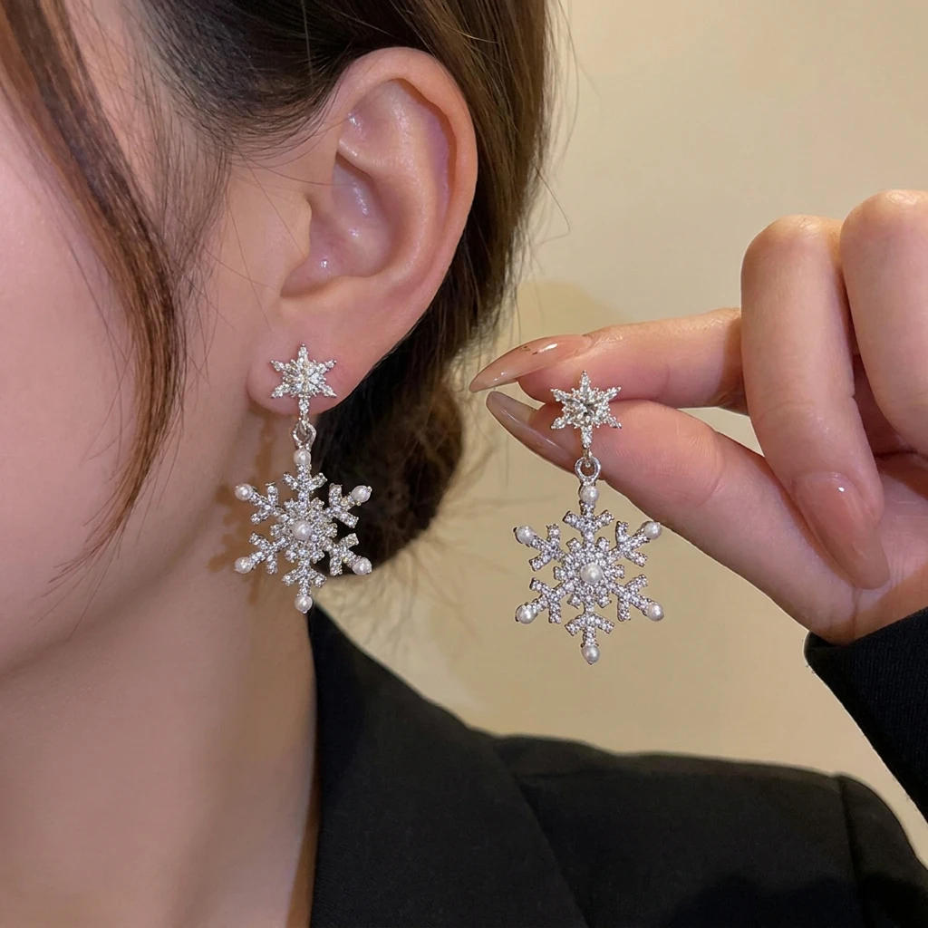 Funkelnde Zirkon-Schneeflocken-Creolen für Damen, Elegante Imitationsperlen-Schneeflocken-Ohrringe, Weihnachts- und Neujahrs-Schmuck – Detail 2