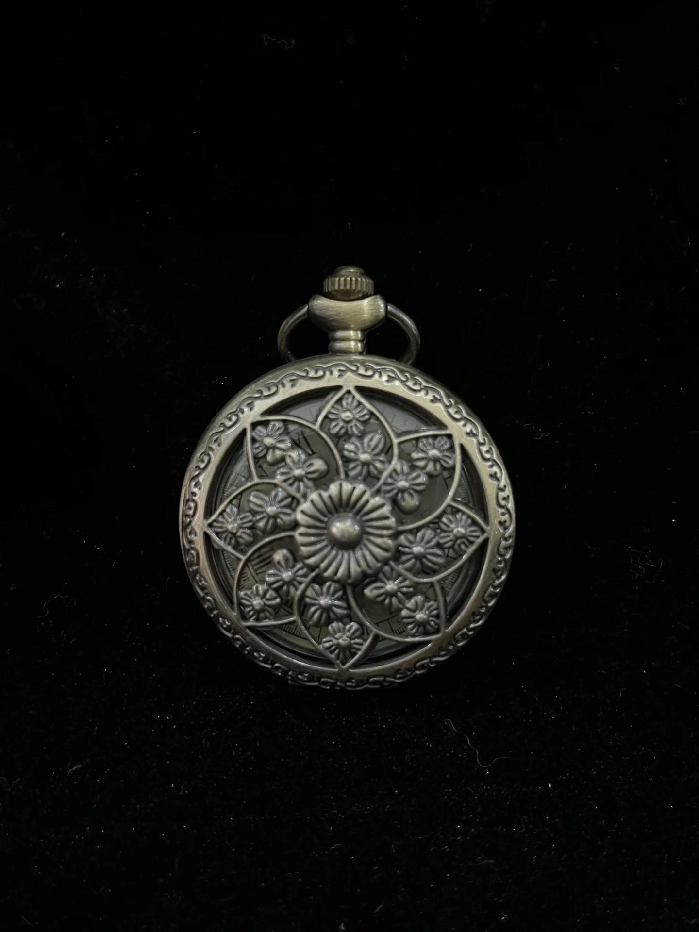 Φ45mm 19 Century Single Opening Copper FLOWER Mechanical Pocket Watch Normal Working