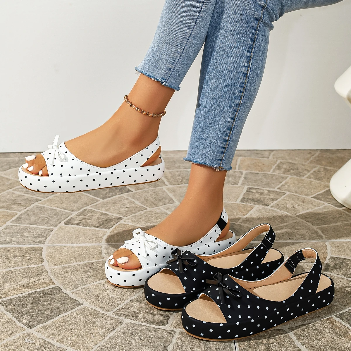 sandalias-femininas-de-verao-com-plataforma-macia-e-sola-plana-com-tiras-traseiras-de-bolinhas-ponta-aberta-confortaveis-antiderrapantes-para-praia-e-uso-externo