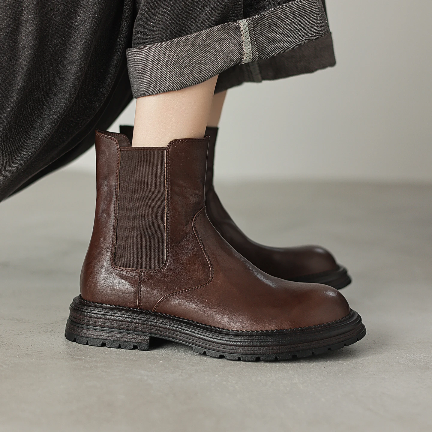 

Fashion Women Chelsea Boots Slip on retro Ankle boots Cow Leather Oxford Pipe Boots Round Toe Casual Daily Office Size 34-42