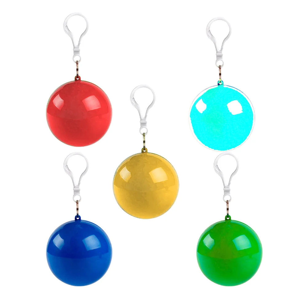 5 قطعة معطف واق من المطر المحمولة الكرة مقاوم للماء خفيفة الوزن للسفر التخييم في الهواء الطلق للأطفال الكبار معطف واقي من المطر معطف واق من المطر القابل للتصرف