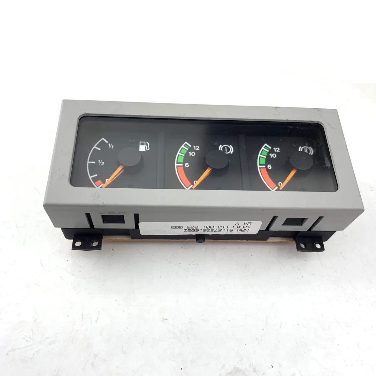 81.27202.6090 Fuel pressure combination table for MAN truck Fuel Barometer Water temperature gauge Combination instrument