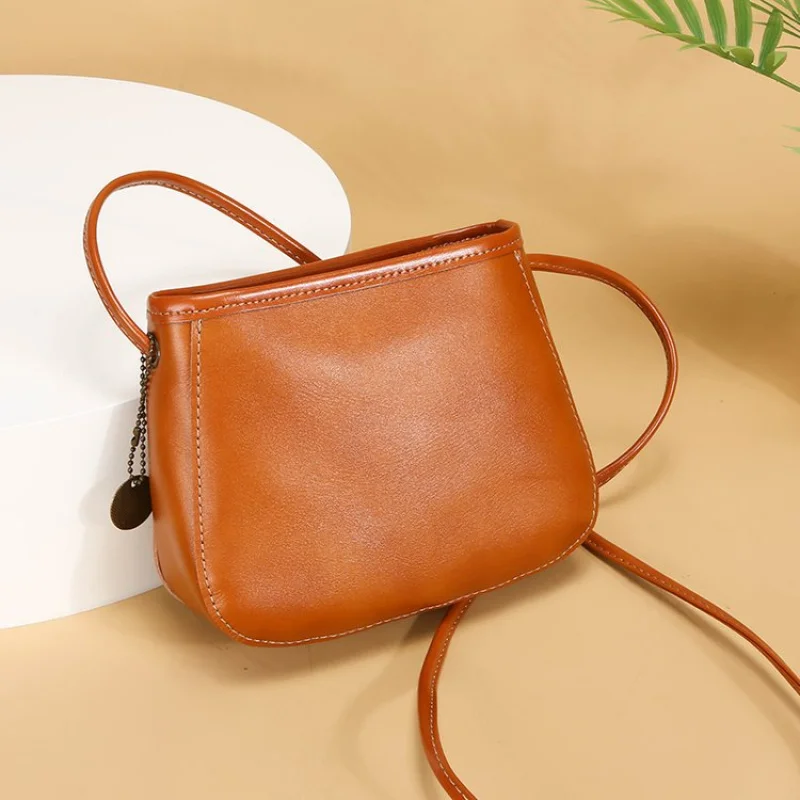 

Современная женская сумка через плечо с геометрическим рисунком, дизайнерский угловой дизайн с архитектурными линиями и чистой эстетикой