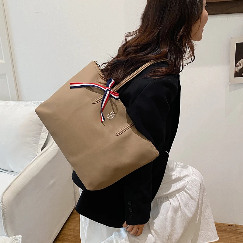 حقيبة كتف نسائية كلاسيكية حرفية فاخرة من الجلد بتصميم كلاسيكي حقيبة كروس راقية