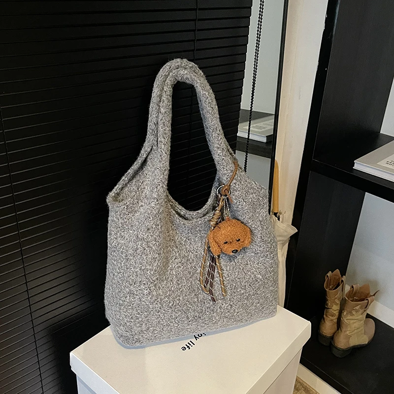 

Большая вместительная повседневная сумка-тоут, универсальные мягкие сумки для женщин, 2024, высококачественные однотонные сумки на плечо с внутренним отделением