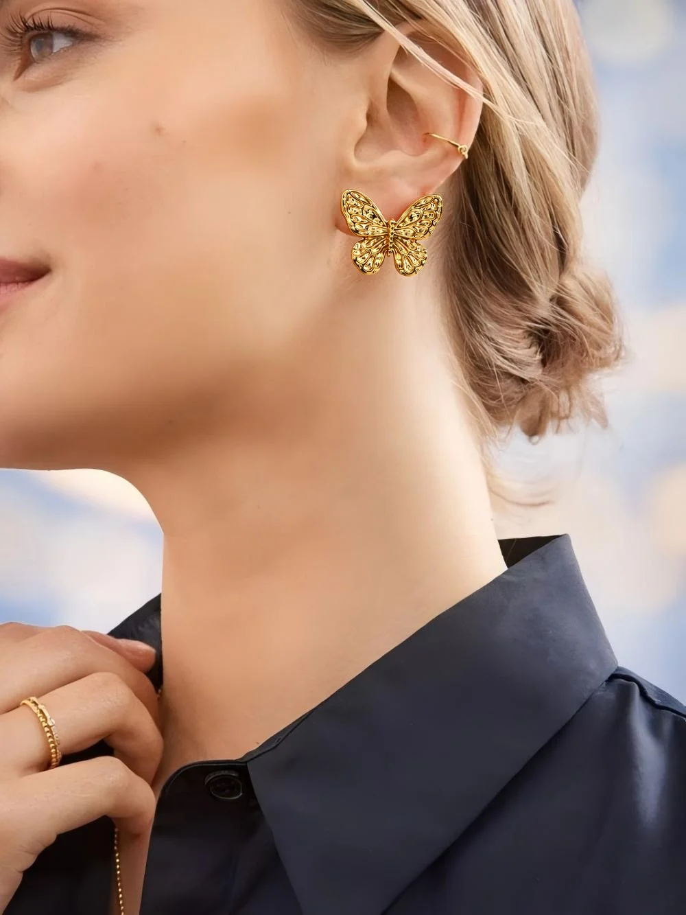 Modische Edelstahl-Ohrstecker mit 18k Goldplattierung in Schmetterlingsform für Damen und Mädchen, Schmuck-Geschenk-Ohrringe – Detail 1