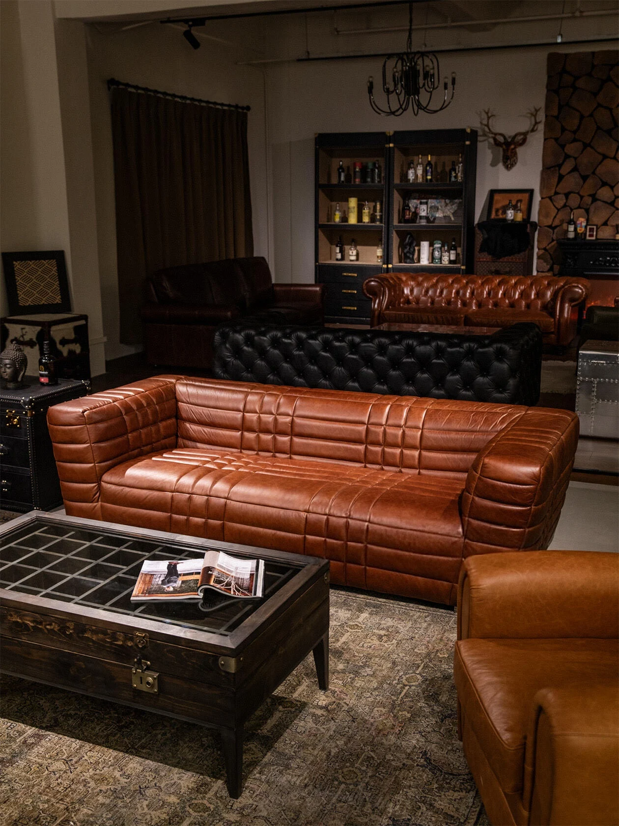 Classic medieval-style sailboat sofa, vintage oil-waxed leather straight-row sofa, diamond-patterned multi-seater sofa