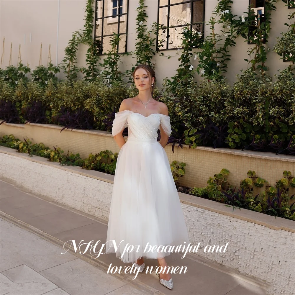 ชุดราตรีสีขาว NFYN แบบเปิดไหล่ ความยาวระดับชา พร้อมผ้าทูลล์คลุมและประดับลูกปัด สำหรับงานแต่งงาน สามารถสั่งตัดได้