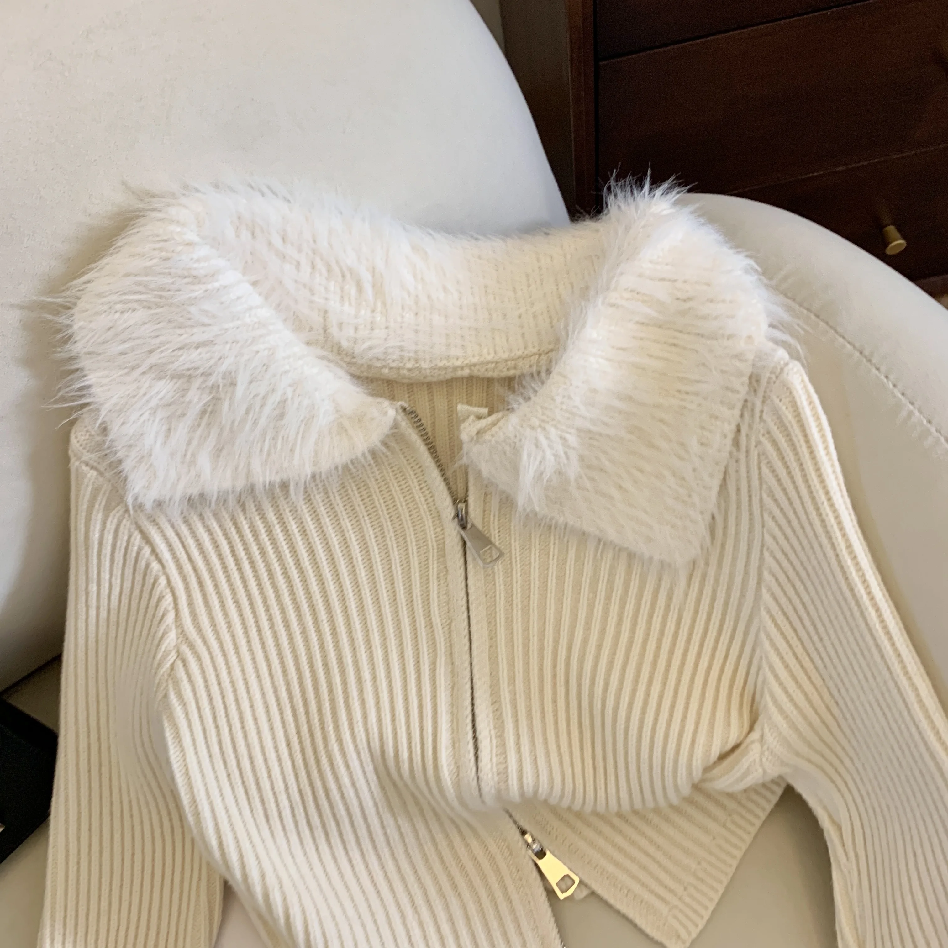 ผู้หญิงApricotคอเสื้อแขนยาวY2Kภาษาฝรั่งเศสคําแฟชั่นElegantสุนทรียศาสตร์VINTAGE 90s WARM TOPเสื้อกันหนาวเสื้อผ้า 2025 ใหม่