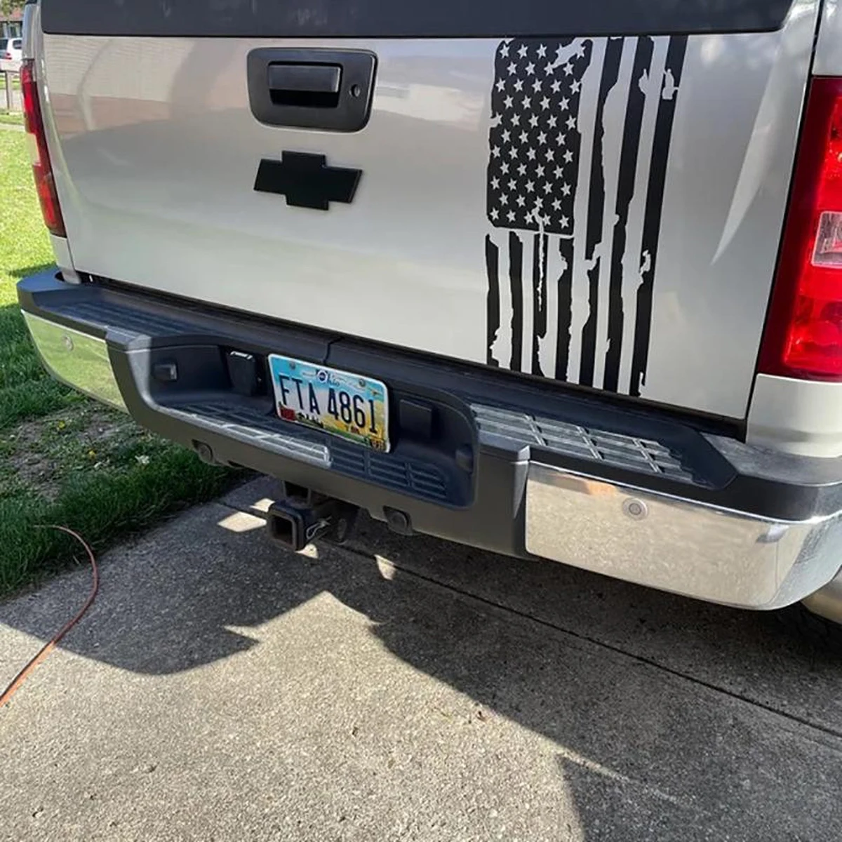 

Vertical Distressed American Flag Pickup Tailgate Decals Racing Styling Car Stickers For FORD F150/DODGE RAM/GMC SIERRA