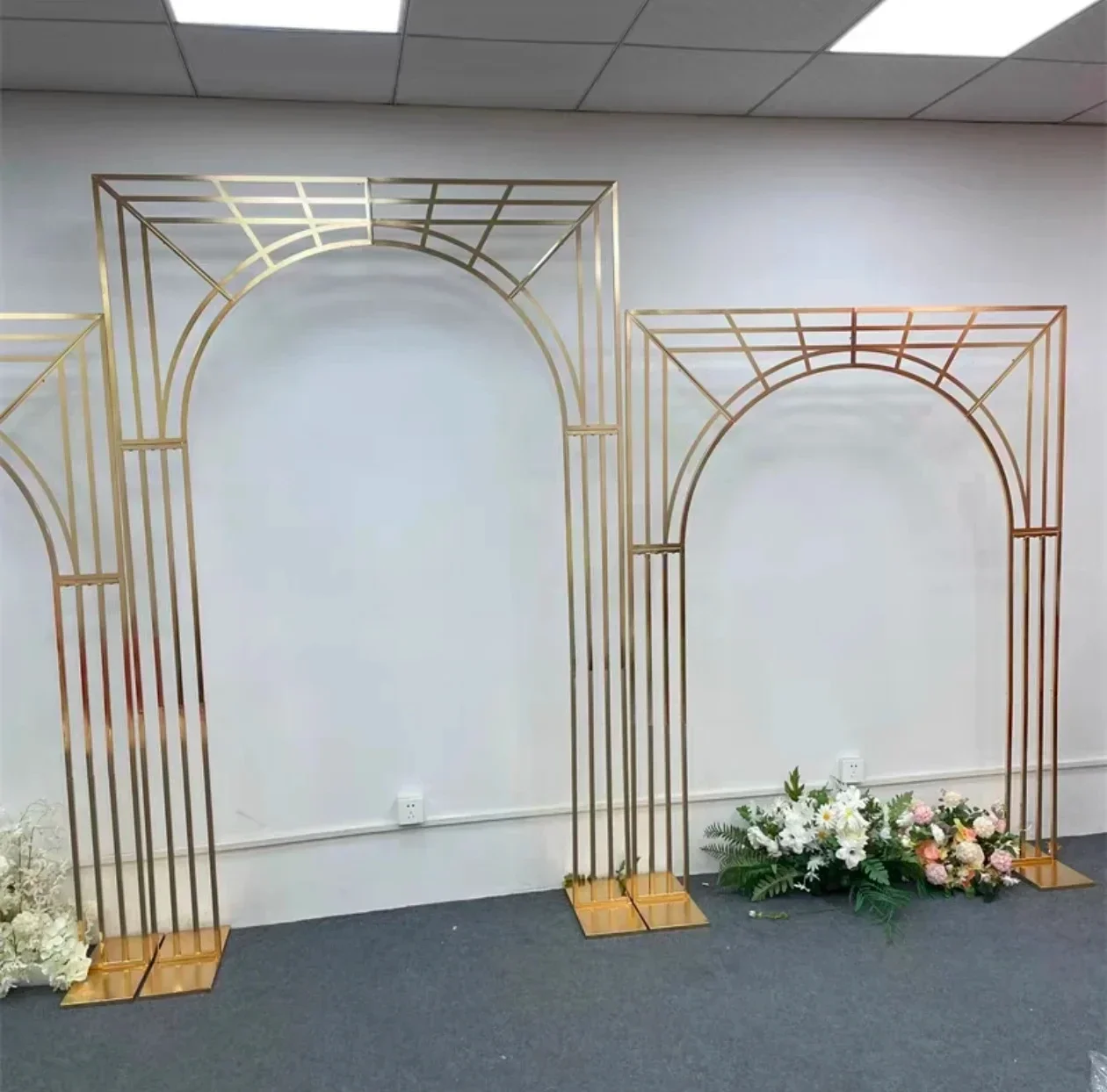 Glänzender Goldener Gebogener Bogen-Hintergrundrahmen, Mehrstangen-Bildschirmständer für Hochzeitsbühne und Blumendekoration – Detail 6