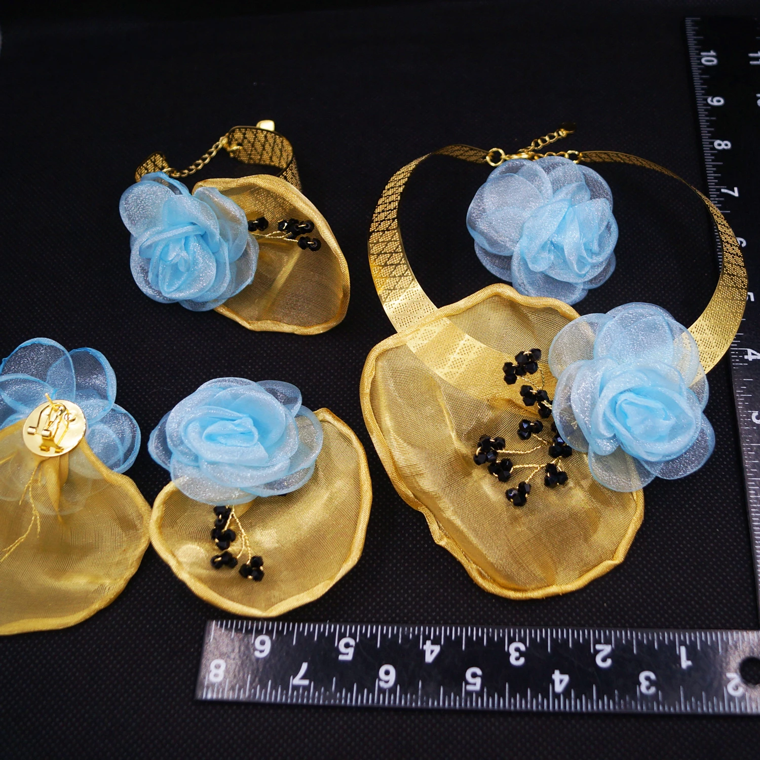 Yulaili new designer fashion jewelry four-piece set elegant mesh gold blue flowers charming girls attending the event necklace