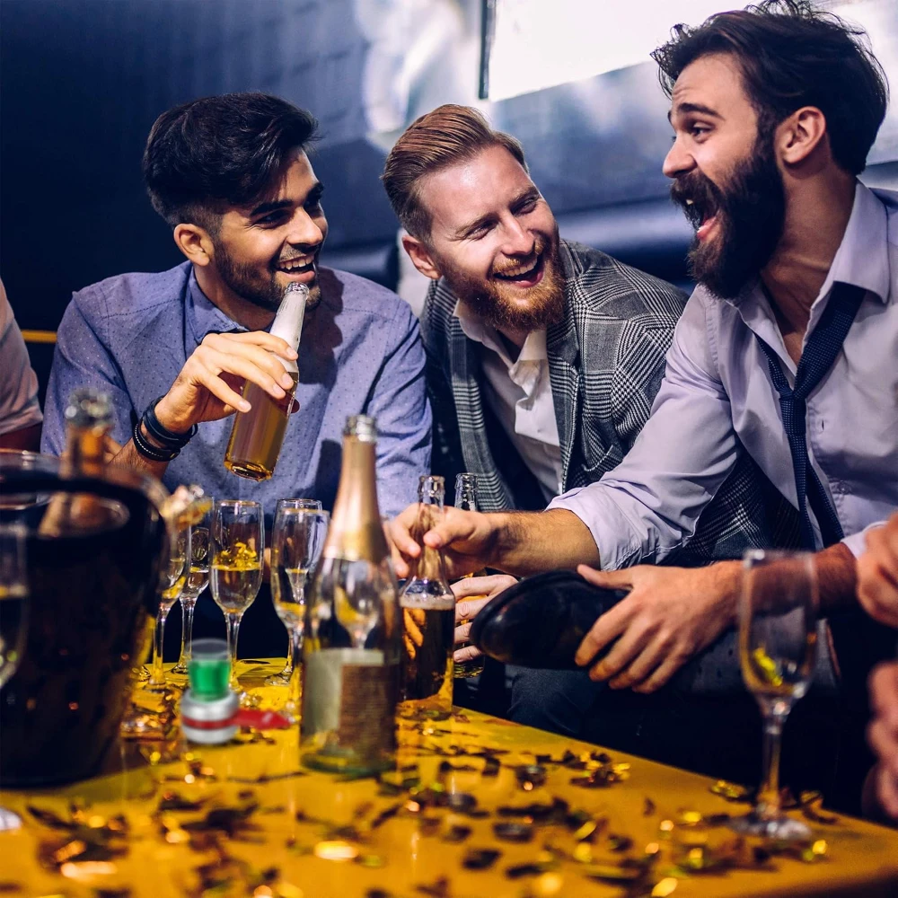 Relaxdays Trinkspiel, Spin The Bottle mit rotem Pfeil und Glas, lustiger Partygag, Shot Spinner für Erwachsene, Partyspiele-Spielzeug