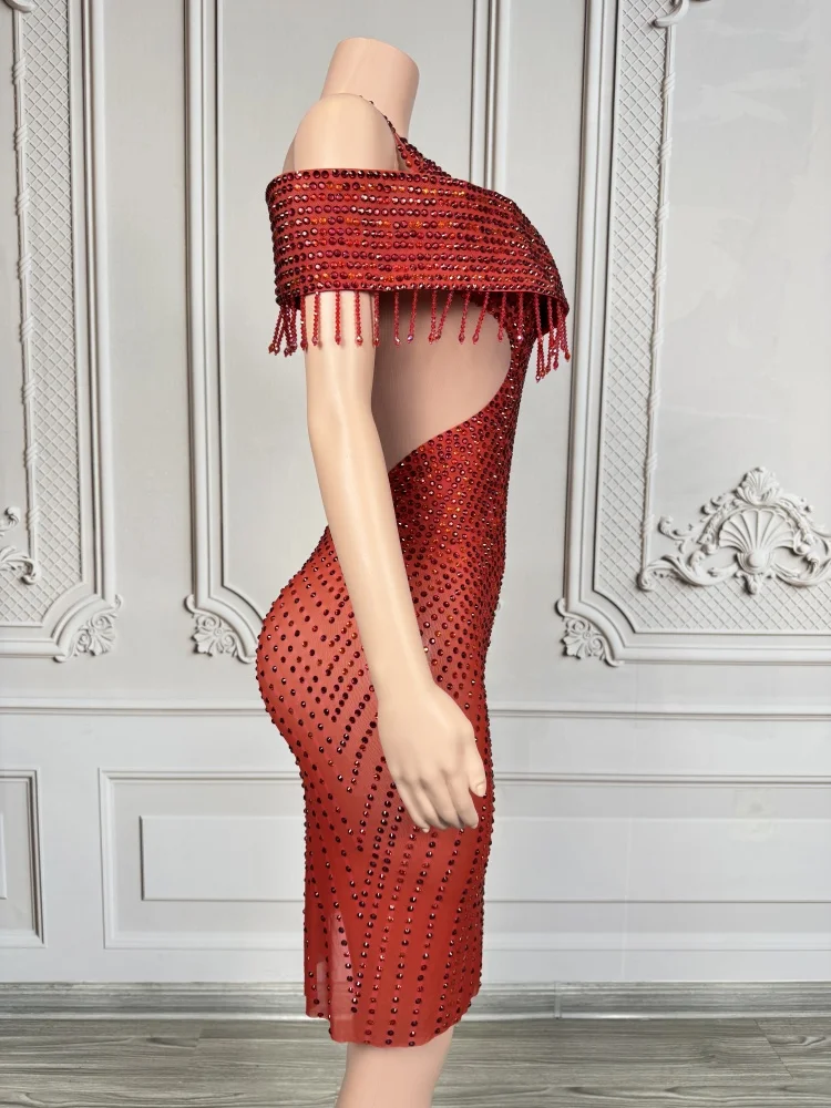 Vestido feminino sexy vermelho bodycon – ombro de fora com strass brilhantes, design recortado e fenda, perfeito para festa e noite