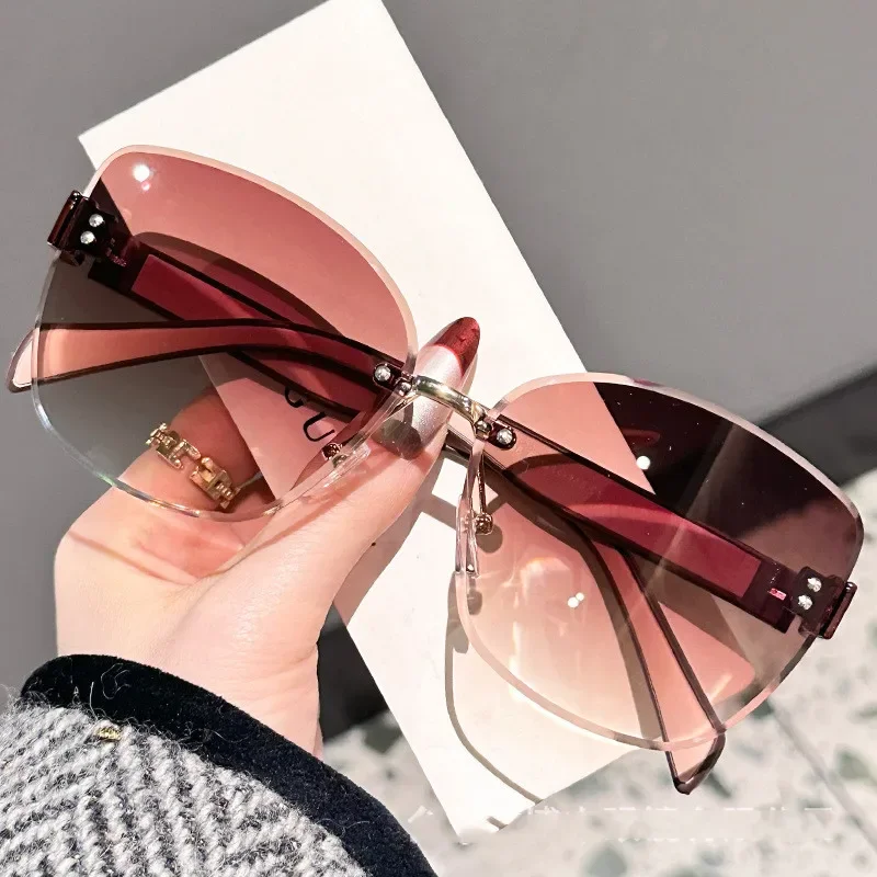 Large Frame Cat Eye Fashion Sunglasses 2025 New UV Protection Women's Edge Cutting Frameless DS-8208