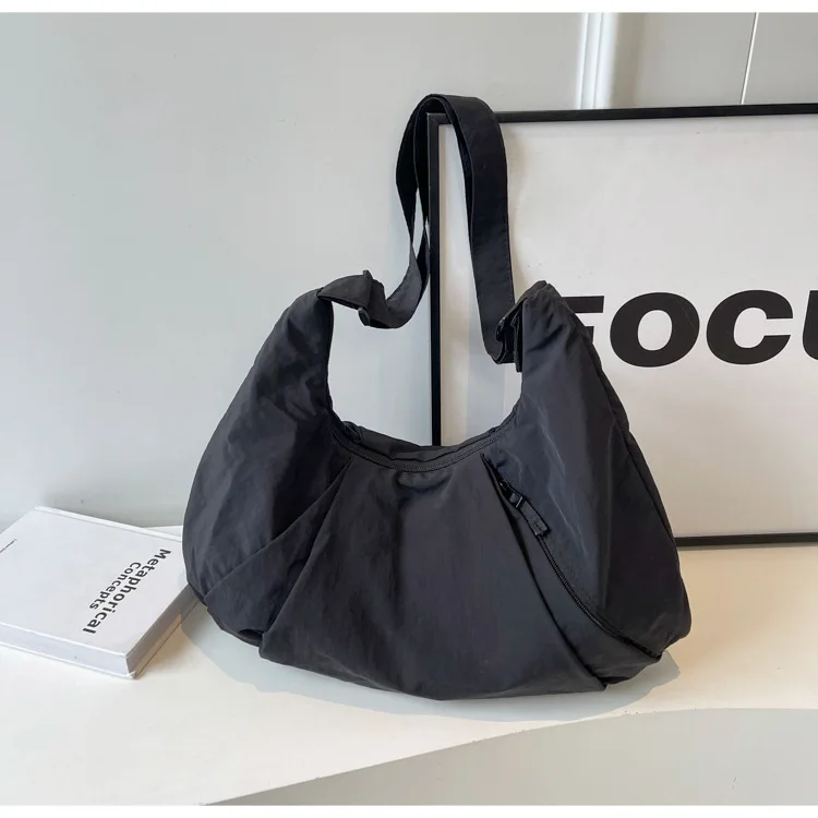 Large Capacity Lightweight Dumpling Bag Women's Sports Fitness Bag Versatile Commuter Bag Shoulder Messenger Bag image 6