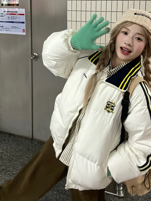 

Новая женская хлопковая куртка 2025 года: Американский ретро-стиль, свободный крой оверсайз, повседневная универсальная верхняя одежда в университетском стиле