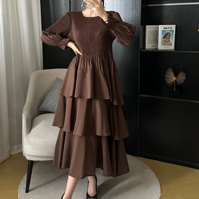 2024 Spring New Ruffled Lantern Sleeve Pleated Dress Atmospheric Fashion Design Sense Pleated Long Dresses Women's Clothing