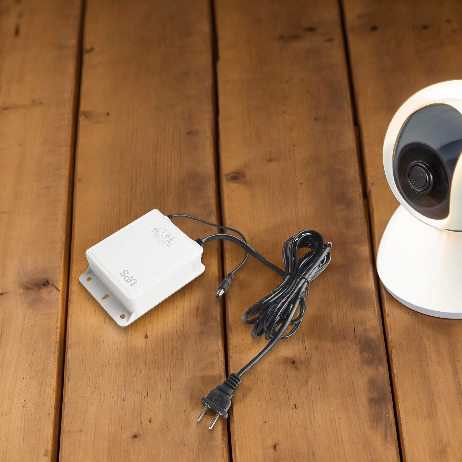 12V 표준 전압에서 다양한 장치에 쉽게 호환되는 무정전 전원 공급 장치