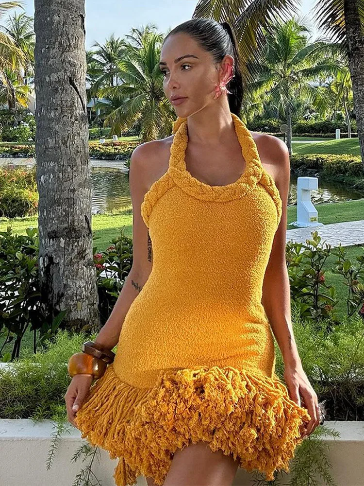 เดรสสั้นเปิดหลังประดับพู่เซ็กซี่สำหรับฤดูใบไม้ร่วงและฤดูหนาว  ชุดเดรสหรูหราสำหรับผู้หญิง สายเดี่ยว  ชุดราตรีงานเลี้ยงค็อกเทล งานพรอม สีเหลือง ปี 2025