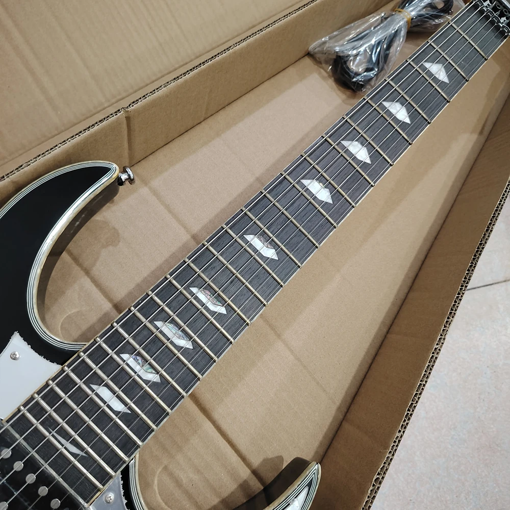 In stock Ib anez Universe 7 strings, five pieces Maple Neck, harp body shells, need more pictures Contact seller,fast shipping