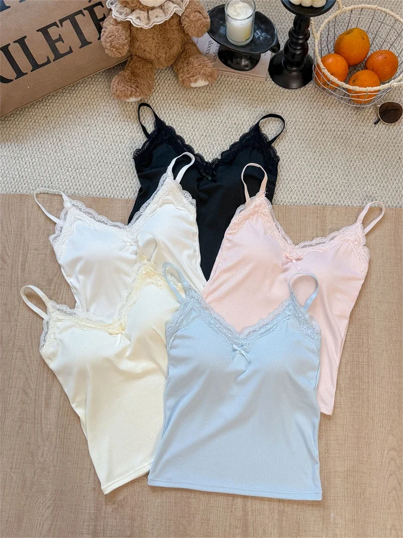 Spaghetti-Träger-Camisole 2026 Sommer Spitze Geripptes Damen-Tanktop mit integrierten BH-Pads, schmal geschnittenes Crop-Top für Innen- und Außenbekleidung – Detail 5