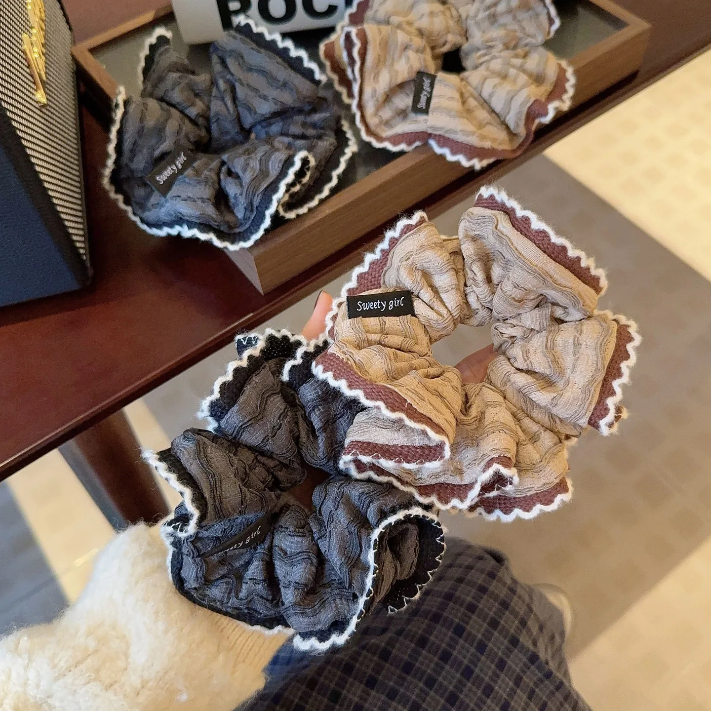 

1pc Korean-style fabric fashion hairband for women, high-end and niche with floral trim, chic headband for low ponytail styling