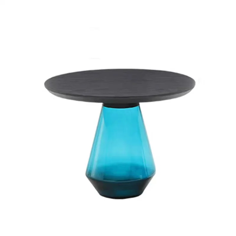 

Современный круглый журнальный столик из цветного стекла для небольшой квартиры