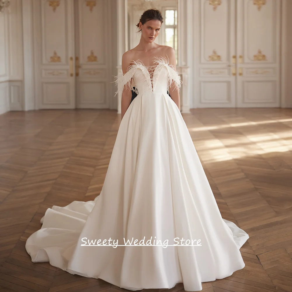 Fashion Wedding Dress Customized Feathers Beading Off Shoulder V Neck Back Zipper Court Train A Line Bridal Gown for Woman