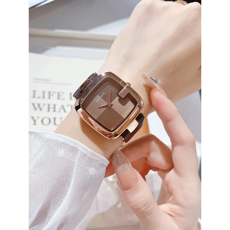 SUNMATE Luxury Elegant Ultra-thin Nordic Minimalist Style Quartz Women's Watch with Stylish Leather Strap and Free Watch Box