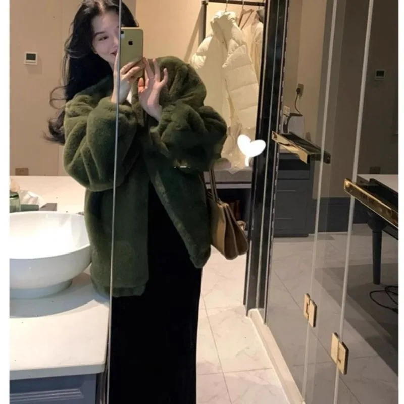 Nueva chaqueta Popular de piel integrada de terciopelo para mujer, estilo pequeño fragante, abrigo de piel de cordero verde dorado, modelos de otoño e invierno