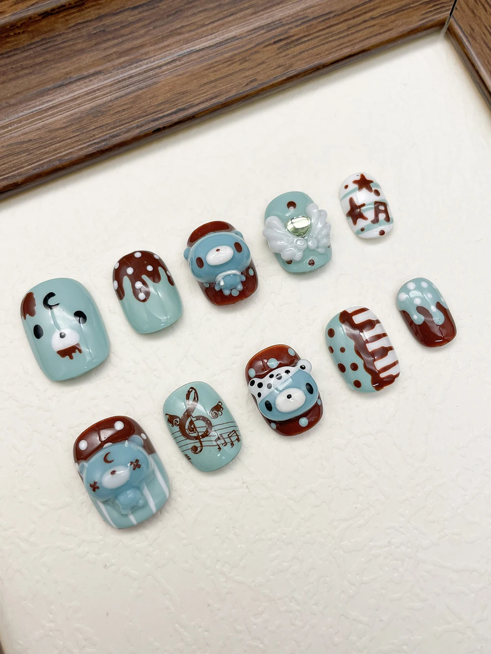 

Summer Mint Chocolate Color Cartoon 3D Bear Press On Nails Art Cute Note Wings Short Round Handmade Fake Nails Sticker Gift