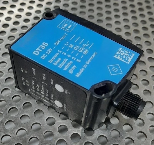 

Brand New 1PC DT35-B15251 in box Fast Delivery