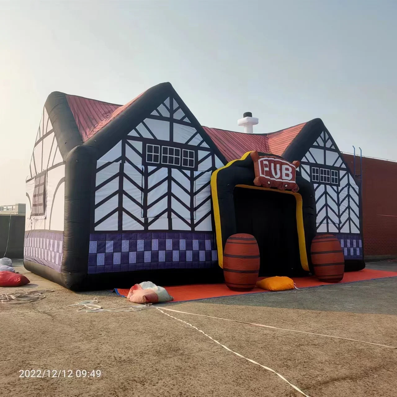 Portable Giant Inflatable Bar Pub Tent Durable Oxford Material With Air Blower Pub House For Backyard Parties Event Rentals