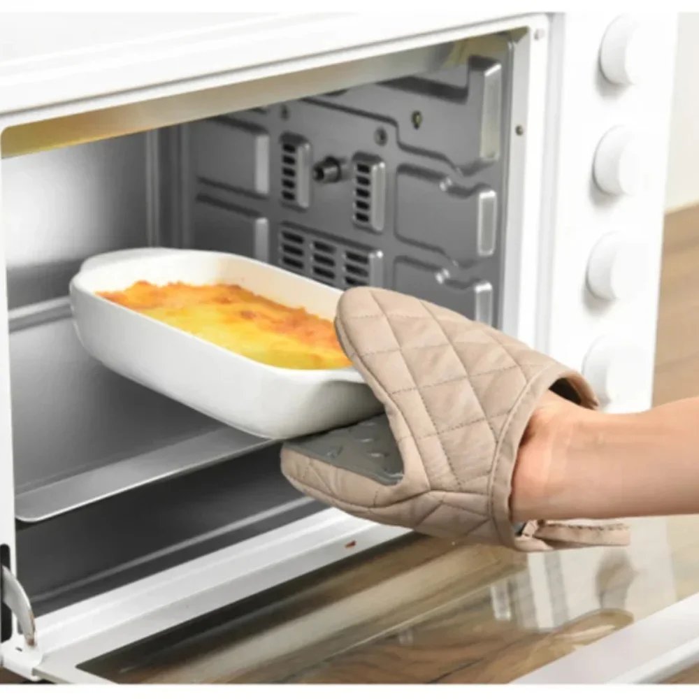 1PC Silicone Oven Mitts Fish Shape, Anti-Scald, Heat Resistant Kitchen Gloves, Multi-Use As Tray Gripper & Pot Holder